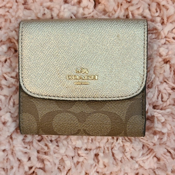 Coach two-toned trifold wallet in great condition. - Picture 2 of 5